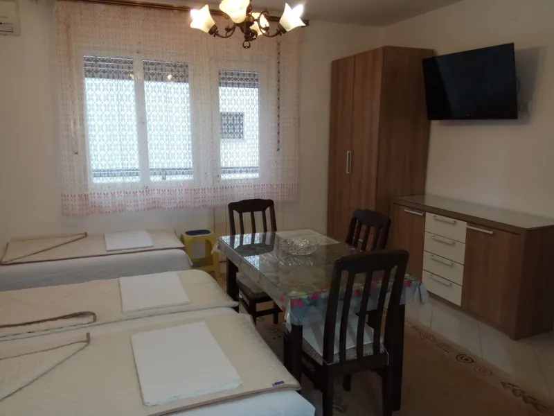 Apartmani Beli, Apartman #6, Sutomore