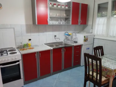 Apartmani Beli, Apartman #6, Sutomore